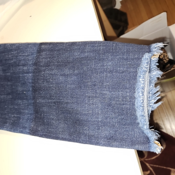 Cabi Star-Patterned Dark Wash Jeans With Fringed Hem LIKE NEW! - Picture 9 of 9